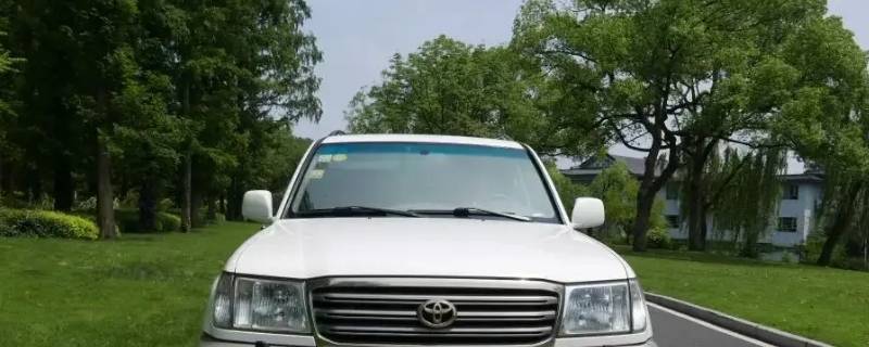 路巡lc100是进口的吗（陆巡lc100和lc200）