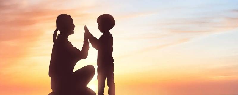 赞美母亲的诗歌有哪些 赞美母亲的诗歌有哪些三句