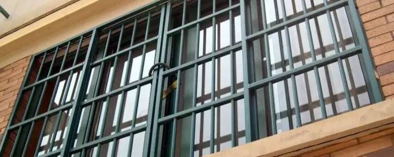 装防盗窗把飘窗打裂了（装防盗窗把飘窗打裂了怎么办）