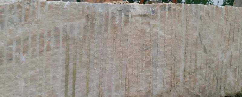 大理石受高温而崩塌是什么变化（大理石经过高温会有什么变化）