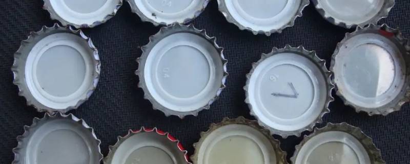 啤酒盖的塑料皮能嚼吗 啤酒盖的塑料皮能嚼吗有毒吗