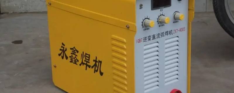 电焊机焊扁铁的温度（电焊机焊接温度）