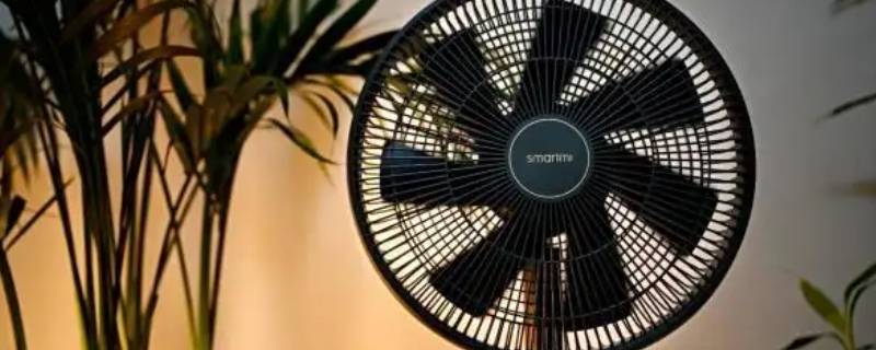 风扇上下90度的好用吗（风扇什么角度吹好）