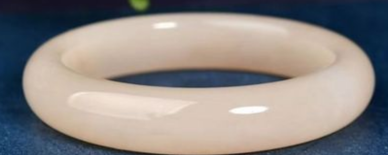 浓藕粉手镯适合柔光还是亮光（藕粉手镯什么颜色好看）