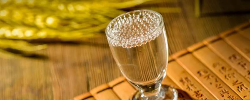 金江津红色瓶子是什么酒 金色瓶子的洋酒是什么酒