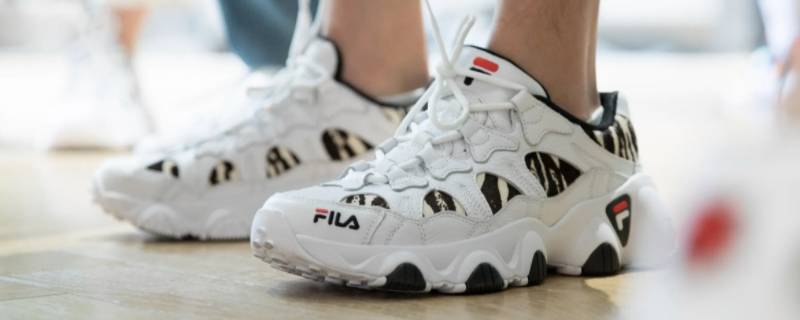fila宽吗（fila和fila一样吗）