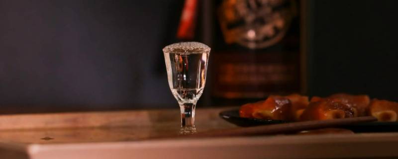 连喝好几杯酒叫什么 连喝好几杯酒叫什么名字