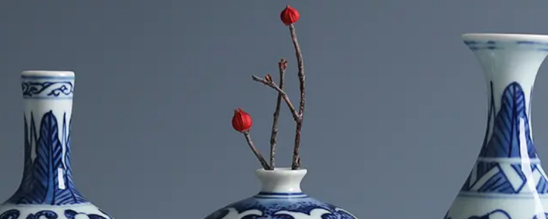 花瓶挂红花什么意思 挂了花的花是什么意思