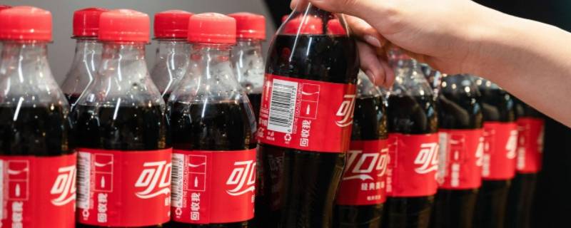 可乐瓶装水可以当水平仪用吗（可乐瓶可以装温水吗）