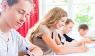 初中生早恋家长怎么办（初中生早恋家长该怎么办）