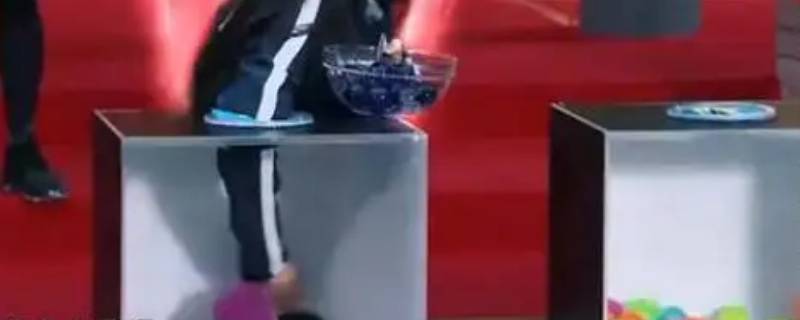 摸箱子放什么吓人（摸箱子放什么东西比较好玩）