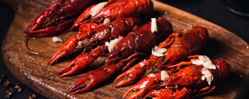 小龙虾头部红色的籽是啥（小龙虾虾头的红色籽）