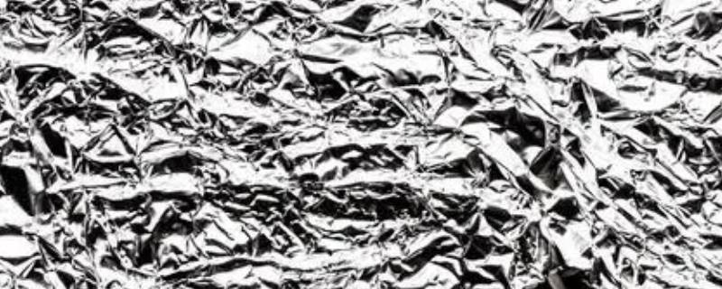 锡纸和油纸在烤箱里的区别 锡纸和油纸在烤箱里的区别图片