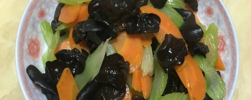 胡萝卜炒木耳有毒吗 菠萝炒木耳会不会中毒