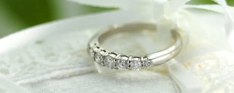 戎指戴在哪个手指的意义（戎指的佩戴）