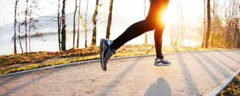 女生慢跑会长肌肉腿吗（慢跑会长小腿肌肉吗）