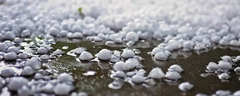 为什么4月份有时候还下冰雹（为什么4月份有时候还下冰雹呢）