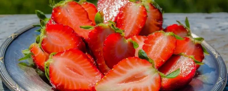女生月经来了可以吃草莓吗（女生来月经能吃草莓吗）