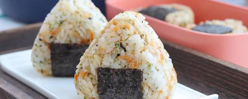 海苔手握饭团的做法（海苔手握饭团的做法窍门）