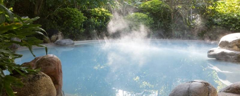 女人泡温泉的3大好处（女生泡温泉对身体好吗）