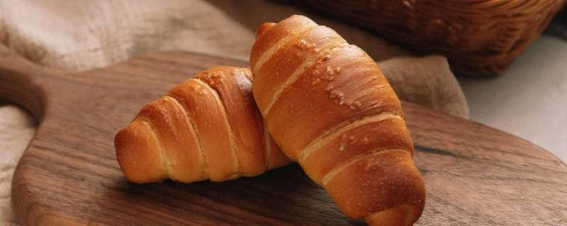 做面包黄油什么时候放（做面包黄油什么时候放盐）