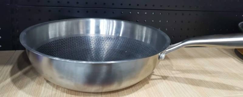 不锈钢锅发蓝有害吗（不锈钢锅烤蓝有毒吗）