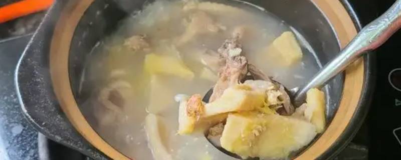 榴莲炖鸡汤为什么会变黑（榴莲炖鸡汤为什么会变黑正常吗）