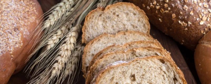 无糖无油全麦面包的做法和配方（用面包机做无糖无油全麦面包的做法）