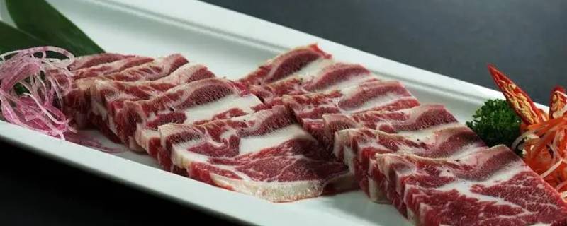 牛仔骨和牛肋排的区别（牛仔骨与牛排的区别）