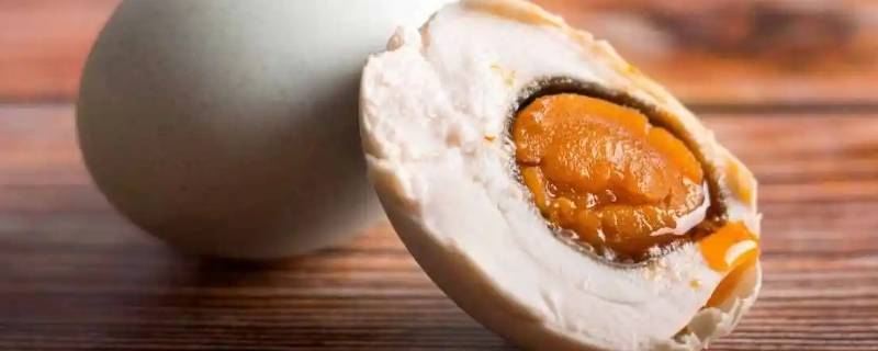 腌咸鸭蛋的水长霉了（腌咸鸭蛋的水长霉了还能喝吗）
