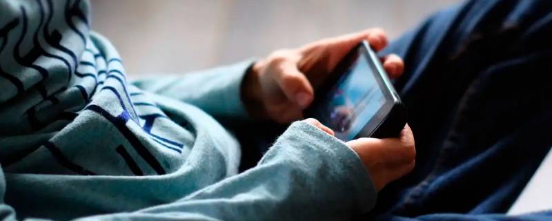 手机放左右哪个裤兜（手机放裤兜左边还是右边）