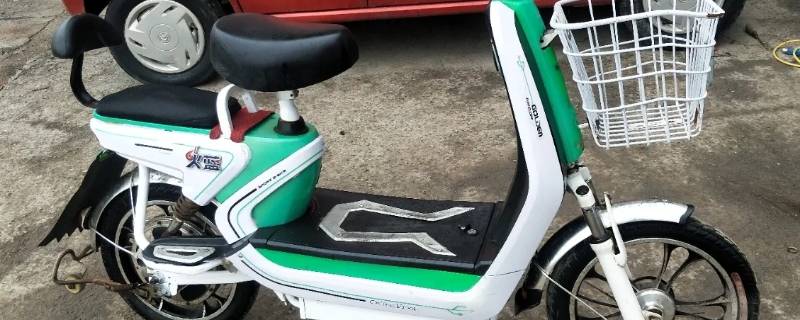 阿米尼电动车后轮右面是什么线 电动车后轮旁边怎么有一根线