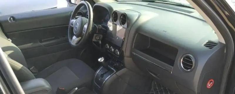 自由客收音机保险丝在哪里 自由舰收音机保险丝在哪