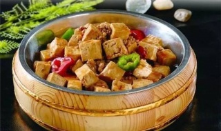 老豆腐的做法：好吃的肉片炒老豆腐 老豆腐烧肉片的做法