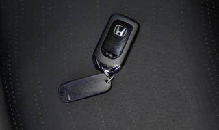 本田xrv汽车钥匙怎么换电池（本田xrv汽车钥匙怎么换电池）