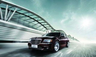 如何给汽车镀晶（怎样给汽车镀晶）