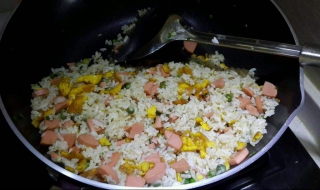 蛋炒饭的做法 蛋炒饭的做法最正宗的做法视频