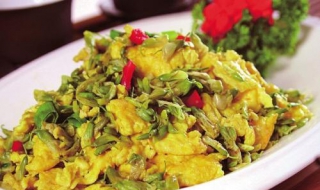 炒槐花鸡蛋的做法详解（槐花炒鸡蛋怎么做法）