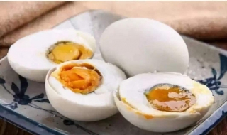 咸鸭蛋的做法：美味的糯米咸鸭蛋（糯米饭咸鸭蛋的做法）