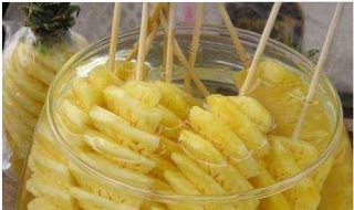 为什么菠萝放在盐水里会变甜? 菠萝为什么放盐水泡