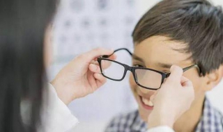 小孩眼睛近视怎么办（小孩眼睛近视怎么办才能恢复正常）