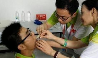 鱼刺卡住了怎么办（鱼刺卡住了用什么能快速解决）