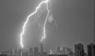 阵雨和雷阵雨的区别 阵雨和雷阵雨的区别图片