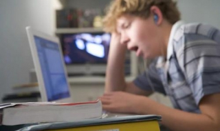 上课犯困怎么办（学生上课犯困怎么办）