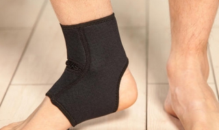 脚踝韧带拉伤怎么办（脚踝韧带拉伤要多久恢复）