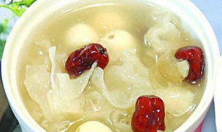 鸡蛋银耳汤的做法（鸡蛋银耳汤的做法和功效）