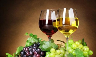 白葡萄酒和红葡萄酒的区别 白葡萄酒和红葡萄酒的区别及功效