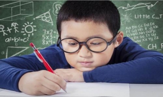 小学生近视眼怎么办 小学生近视眼怎么自然恢复