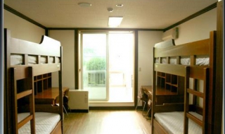 如何处理大学宿舍关系（如何处理大学宿舍关系英语作文）
