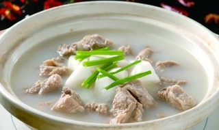 萝卜炖排骨的做法（山药胡萝卜炖排骨的做法）